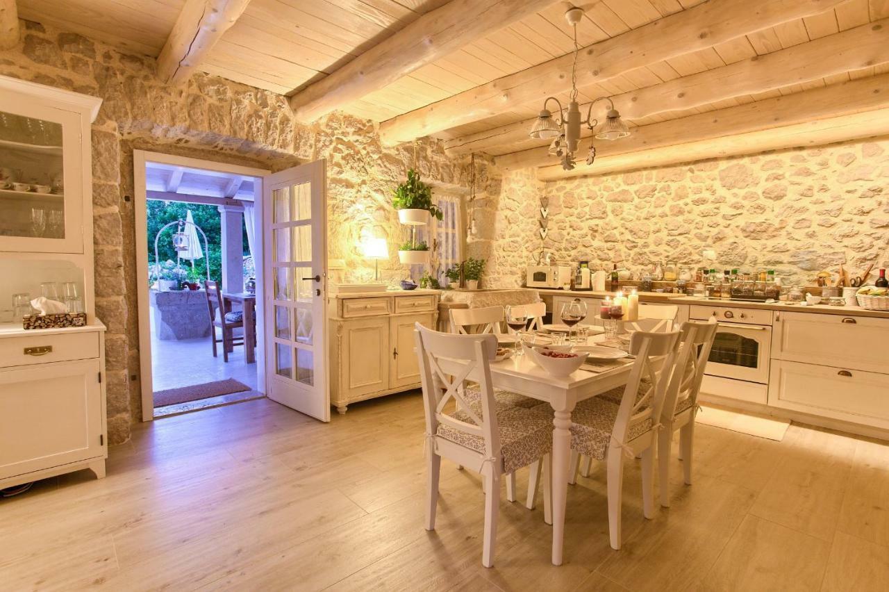 White Cottage Heritage House Cizici Exterior foto