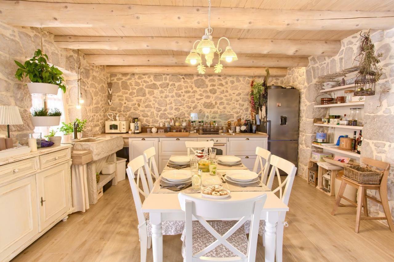 White Cottage Heritage House Cizici Exterior foto
